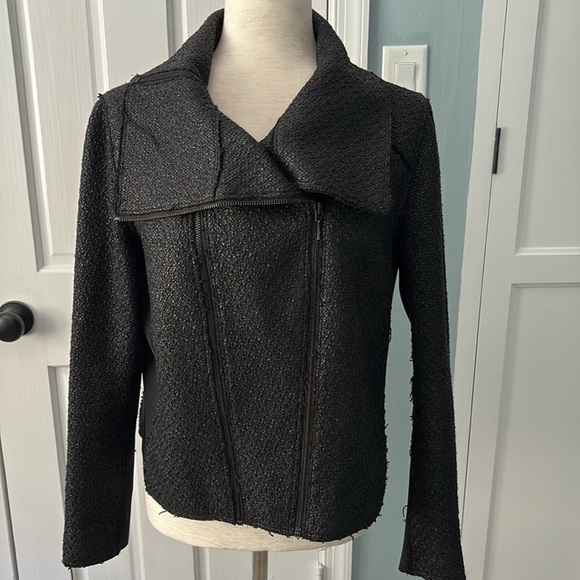Elie Tahari Black Blazer Asymmetrical Design - Picture 2 of 10